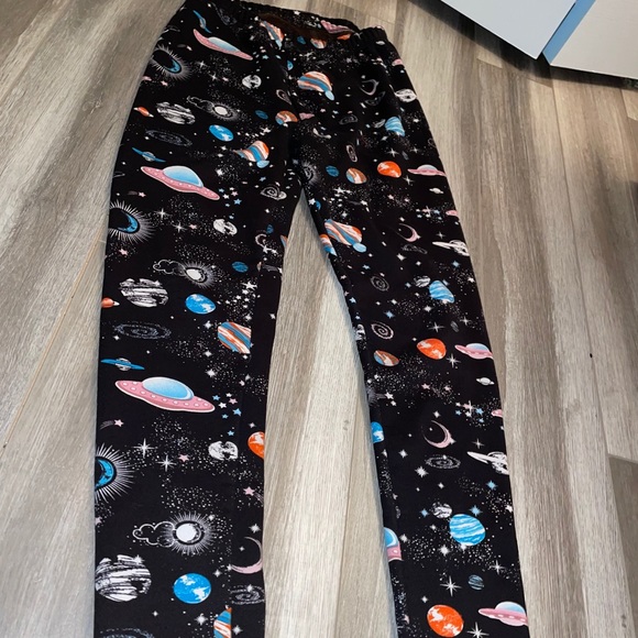 SPACE PRINT GRAPHIC COZY LEGGINGS - Picture 2 of 2